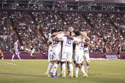 El festejo de casi todo Boca tras el gol de Miguel Merentiel (16), para el 2-0 parcial del Xeneize ante Lanús