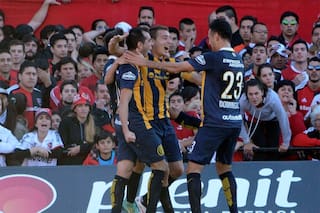 Rosario Central lo hizo de nuevo: venció a Newell’s y suma siete clásicos sin pe