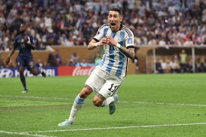 El festejo de Di Maria, autor del segundo gol argentino en la final en Qatar
