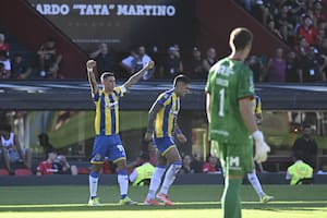 Di María le marcó de nuevo a Newell's con un latigazo de zurda y luego salió reemplazado por una molestia