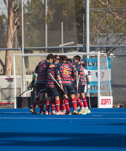 El festejo de Ducilo ante GEBA en un empate que tuvo de todo