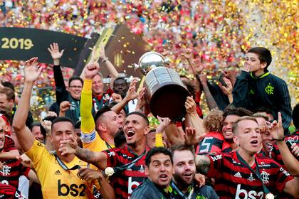 El festejo de Flamengo, el último campeón de la Copa Libertadores, con público y sin noción de lo que hoy se conoce como "distanciamiento social".