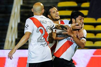 El festejo de Rojas; el paraguayo consiguió su quinto tanto en 32 presencias en River.