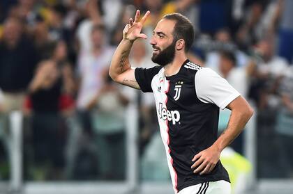 El festejo de Higuaín en su gol ante Napoli