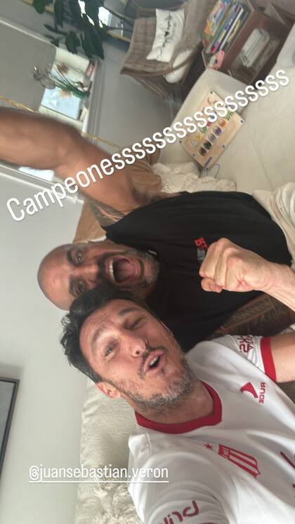 El festejo de Juan Sebastián Verón y Pico Mónaco tras la obtención del título de Estudiantes