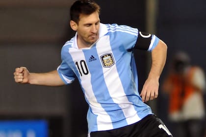 El festejo de la Pulga, que en 2013 convirtió seis tantos con la celeste y blanca