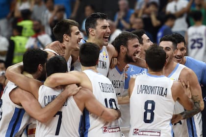 El festejo de la selección argentina tras superar a Serbia en los cuartos de final