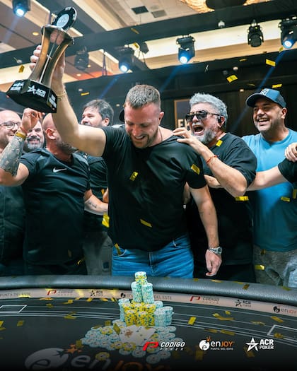 El festejo de López con su equipo