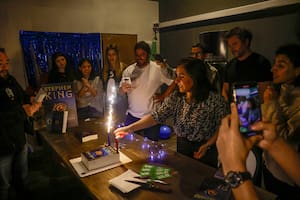 Cómo fue el (extraño) cumpleaños argentino de Stephen King en una sala de escape