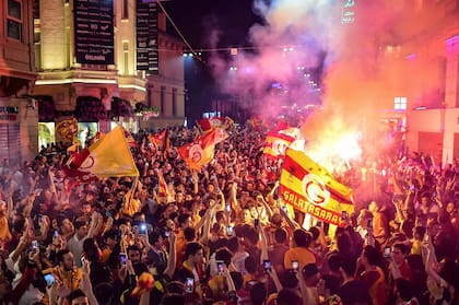 El festejo de los hinchas del Galatasaray en Estambul