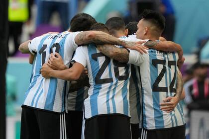 El festejo de los jugadores argentinos luego del primer gol