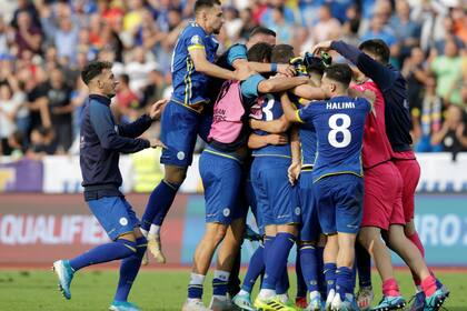 El festejo de los jugadores de Kosovo: llevan 15 partidos invictos.
