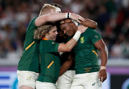 El festejo de los Springboks tras el try de Mazakole Mapimpi