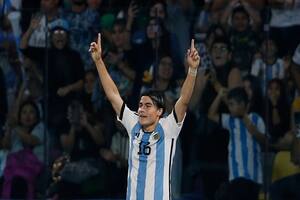Le pusieron la mochila del "Messi mexicano" y tiene pasaporte español, pero brilla para la Argentina en el Mundial
