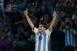 Le pusieron la mochila del "Messi mexicano" y tiene pasaporte español, pero brilla para la Argentina en el Mundial