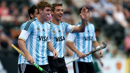El festejo de Maico Casella, autor de dos goles, con Matías Paredes