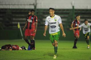 Defensa y Justicia le ganó a San Lorenzo y alcanzó a Racing en la punta