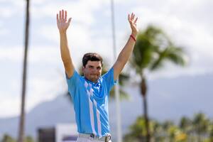 El festejo de Mateo Fernandez de Oliveira, el amateur que ganó el premio de jugar tres majors este año