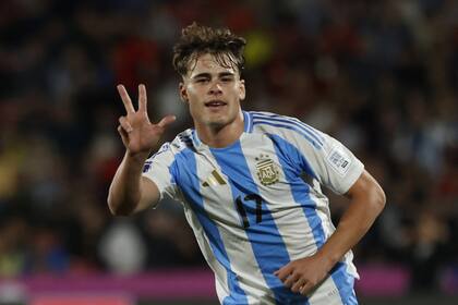 El festejo de Mateo Silvetti tras convertir el gol del 1-0 ante Colombia en las semifinales del Mundial Sub 20