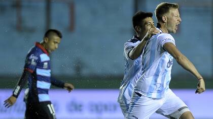 El festejo de Menéndez; Atlético Tucumán se sube al lote de punteros