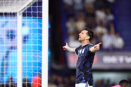 El festejo de Messi frente a los hinchas de la popular en la Bombonera