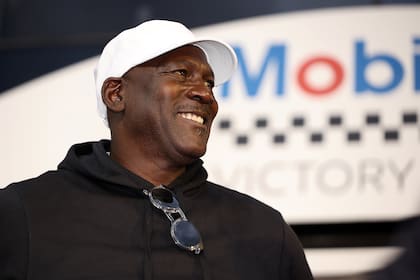 El festejo de Michael Jordan tras ganar la Daytona 500 de la NASCAR Cup Series
