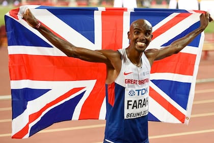 El festejo de Mo Farah tras su triunfo en los 10.000 metros