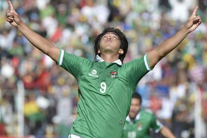 El festejo de Marcelo Moreno Martins, un ritual del equipo boliviano en los partidos frente a la selección argentina.