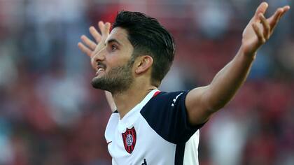 El festejo de Nicolás Blandi, ante el Decano