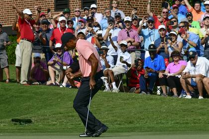 El festejo de Tiger tras concretar el águila en el 18