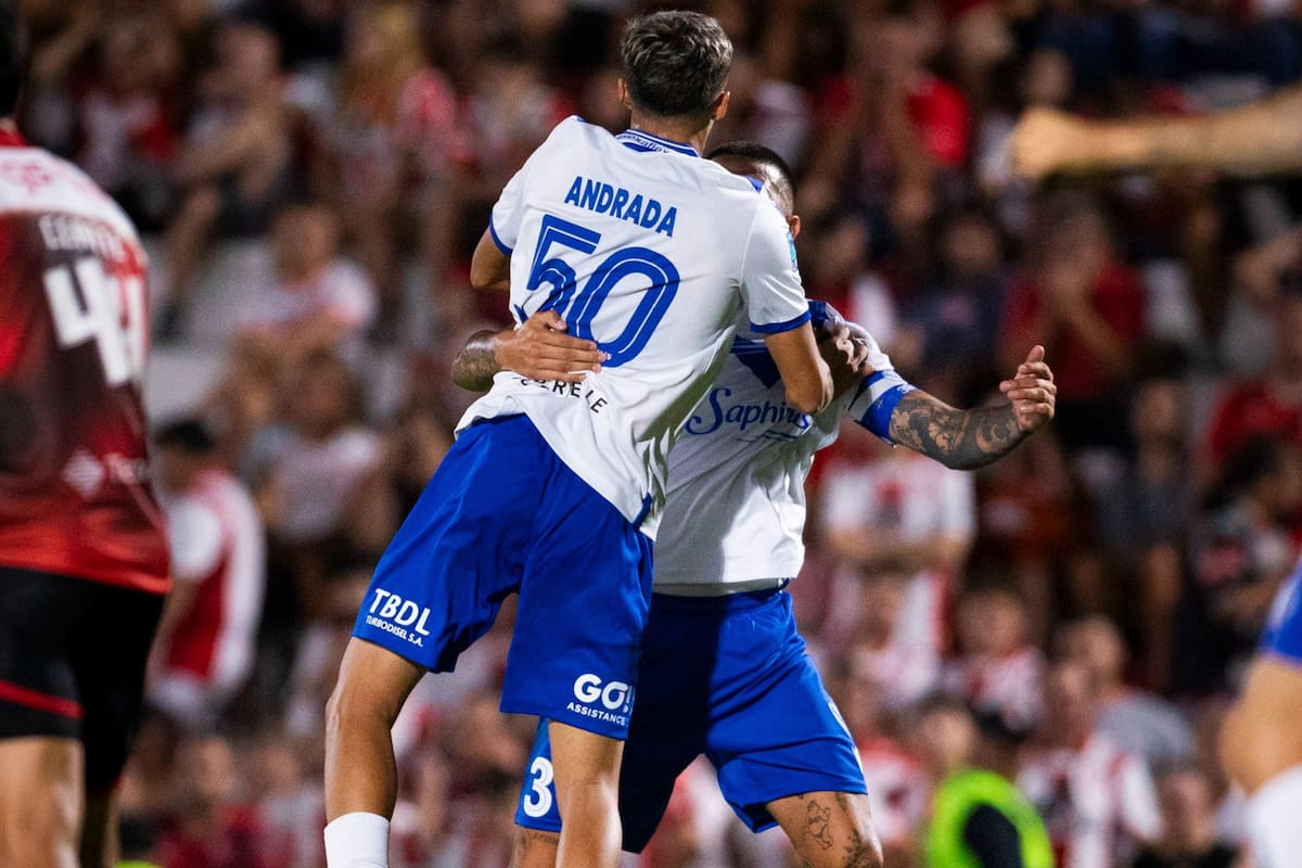 Velez perseverou com o novo goleiro e marcou uma vitória nos acréscimos em Córdoba