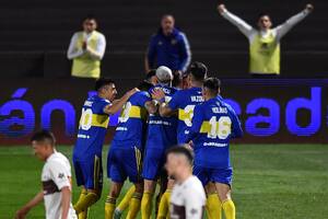 El festejo de todo Boca, tras el gol del Pulpo González en Vicente López