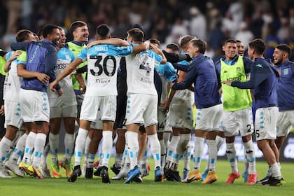 El festejo de todo Racing, tras la obtención de la Supercopa Internacional en Abu Dhabi.
