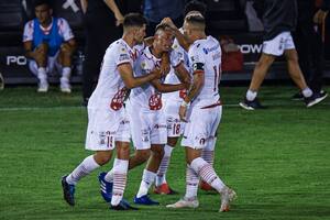 Partidazo. Huracán lo dio vuelta a Independiente tras estar dos goles abajo