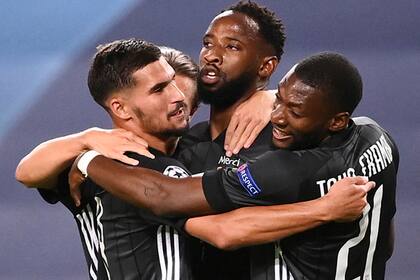 El festejo de uno de los goles en el partido frente a Manchester City que le dio la clasificación a la semifinal al equipo francés