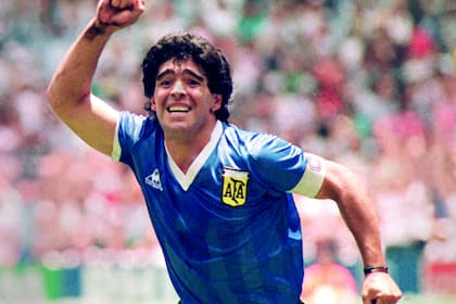 El festejo de uno de sus goles a Inglaterra en el Mundial 86, una postal de su carrera