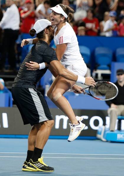 El festejo de Verdasco y Medina tras ganar el punto decisivo