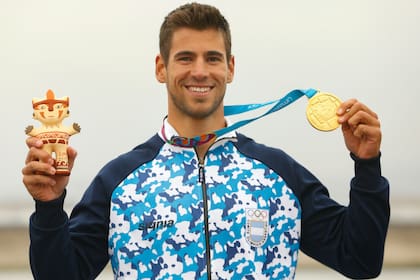 El festejo de Vernice con la mascota Milco y la medalla dorada; un día soñado