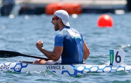 El festejo de Vernice tras conseguir un lugar en la final: tuvo un gran rendimiento en las series y en la semifinal