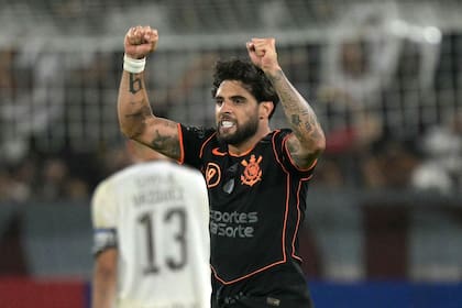 El festejo de Yuri Alberto para el 2-0 de Corinthians en la cancha de Platense