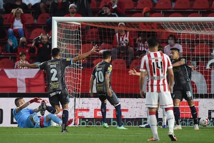El festejo del Atlético tras el gol en contra de Rogel, en el amanecer del partido