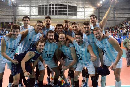 El festejo del equipo argentino tras el valioso triunfo ante Canadá