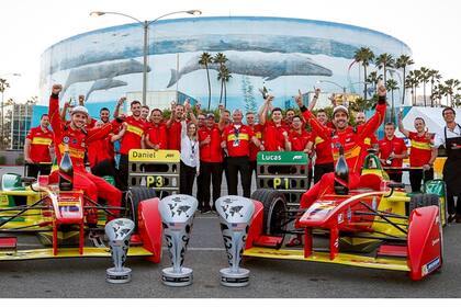 El festejo del equipo de Di Grassi tras la prueba en Long Beach