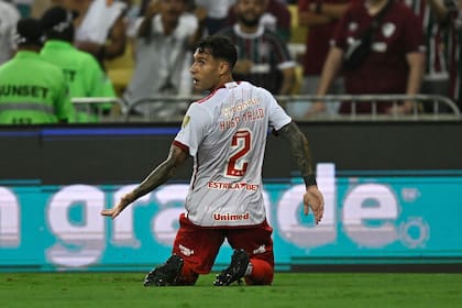 El festejo del español Hugo Mallo tras señalar el gol que significó el 1-1 de Inter ante Fluminense 
