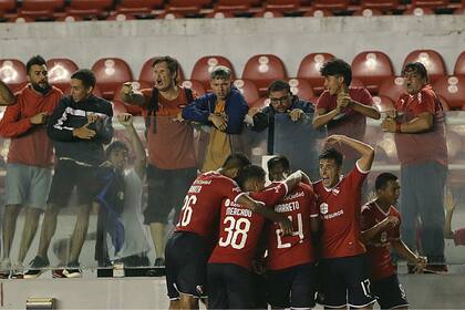 El festejo del gol agónico ante Arsenal no cambió el mal ánimo en Independiente