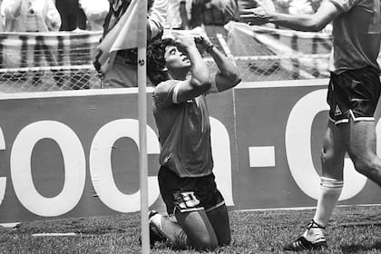 El festejo del gol contra los ingleses; un momento cumbre en la carrera de Maradona, que generó el emocionante relato de Víctor Hugo y la particular mención del "barrilete cósmico"