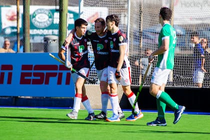 El festejo del gol de Banco Provincia, con el inoxidable Lucas Vila