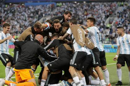 El festejo del gol de Rojo que llevó a la Argentina a octavos