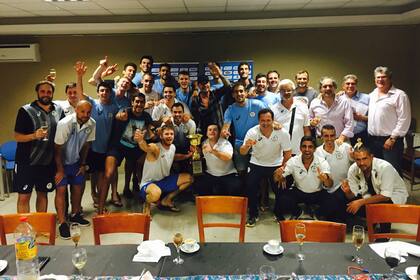 El festejo del plantel con Tinelli en Bolívar