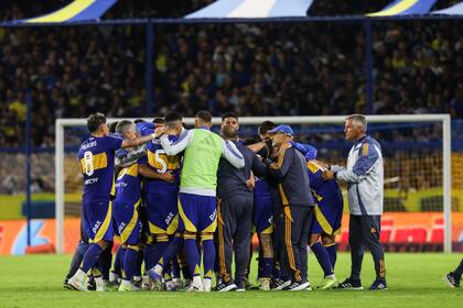 El festejo del plantel de Boca tras derrotar a Lanús en los octavos de final del Apertura